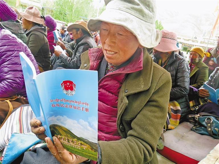 འཕྱོངས་རྒྱས་རྫོང་གིས་ནུས་ཤུགས་ཡོད་རྒུས་ཁྲིམས་སྐྱོང་སྲིད་གཞུང་འཛུགས་སྐྱོང་ལ་སྐུལ་འདེད་བཏང་བ།