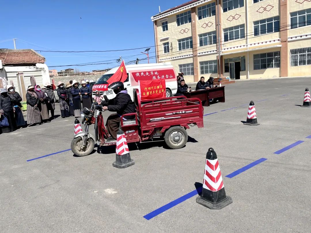 རྔ་བ་རྫོང་གིས་བསྐོར་ཡིག་རྒྱུགས་ལེན་འབྲོག་མིའི་སྒོ་ཁར་བསྐྱལ།