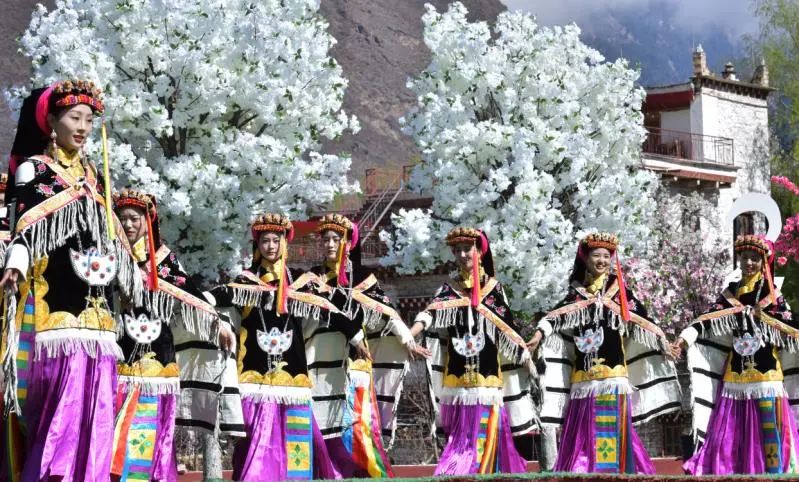 ཤར་རྒྱལ་མོ་རོང་དུ་དུས་ཆེན་ཁྱད་པར་ཅན་འདི་འདྲ་ཞིག་ཚེས།