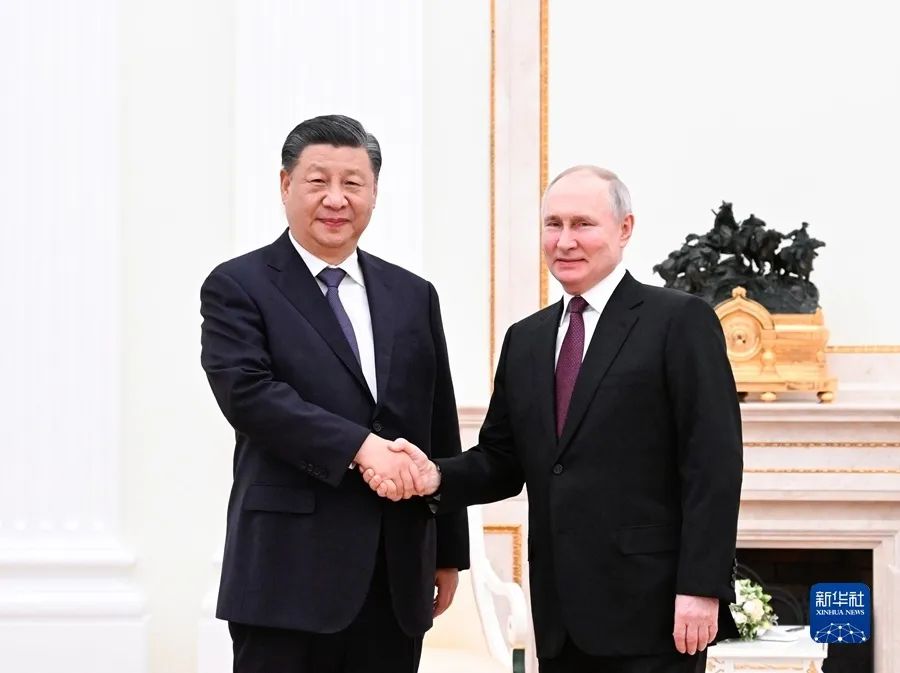 ཞི་ཅིན་ཕིང་གིས་ཨུ་རུ་སུའི་ཙུང་ཐུང་ཕུའུ་ཅིང་དང་མཇལ་འཛོམས་གནང་བ།