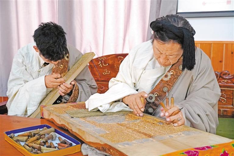 སྲོལ་རྒྱུན་ལག་རྩལ་ནི་ཕྱུག་འགྱུར་གྱི་སྒུལ་ཤུགས་གསར་བར་གྱུར་བ།
