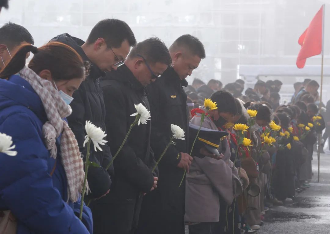 ཧུང་ཡོན་གྱིས་སྔོན་གཤེགས་དཔའ་བོར་དྲན་གསོ་ཞུ་བའི་བྱེད་སྒོ་སྤེལ།