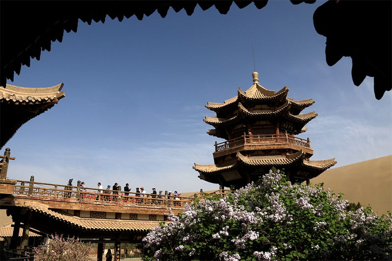 ཏུན་ཧོང་དུ་ཡུལ་སྐོར་བ་ཇེ་མང་དུ་ཕྱིན་ཡོད།