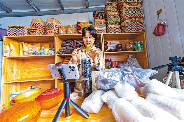 གྲོང་གསེབ་ཀྱི་དྲ་ཐོག་ཚོང་དོན་བརྒྱུད་ཁྱད་ལྡན་ཐོན་རྫས་ཕྱིར་ཚོང་བྱེད་པ།
