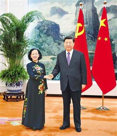 ཞི་ཅིན་ཕིང་གིས་ཝེ་ཐེ་ནམ་གུང་ཁྲན་ཏང་ཀྲུང་དབྱང་ཆབ་སྲིད་ཅུས་ཀྱི་ཨུ་ཡོན་དང་། ཀྲུང་དབྱང་ཧྲུའུ་ཅི་ཁྲུའི་རྒྱུན་ལས་ཧྲུའུ་ཅི། ཀྲུང་དབྱང་རྩ་འཛུགས་པུའི་པུའུ་ཀྲང་ཀྲང་ཧྲི་མེ་དང་མཇལ་འཛོམས་གནང་བ།