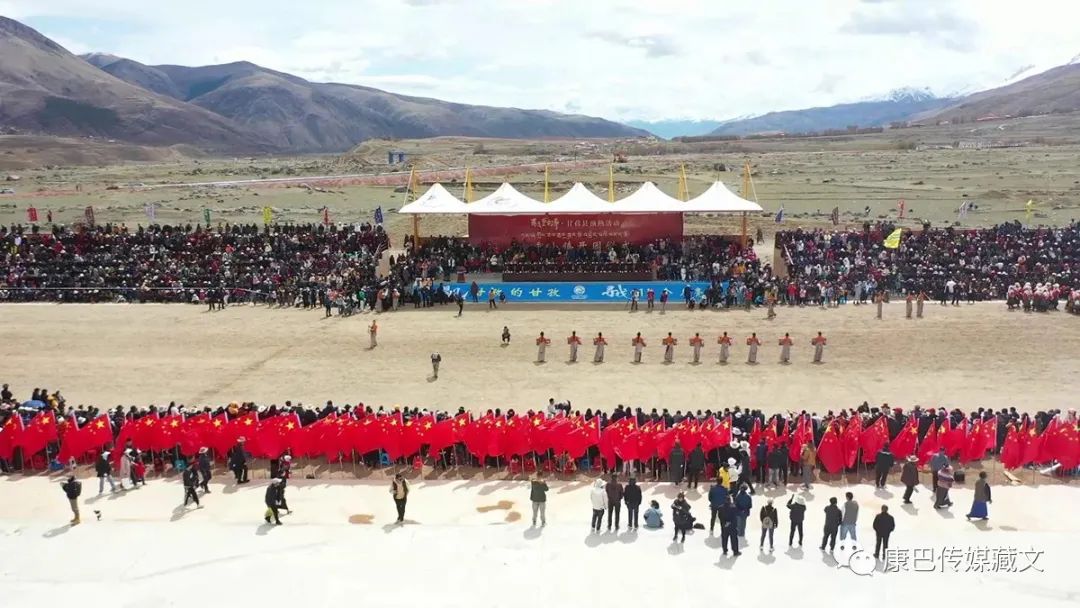 དཀར་མཛེས་རྫོང་གི་གྲོང་རྡལ་ཆུང་ངུ་འདི་དྲྭ་ཐོག་སྐད་གྲགས་ཁྱབ་འདུག།