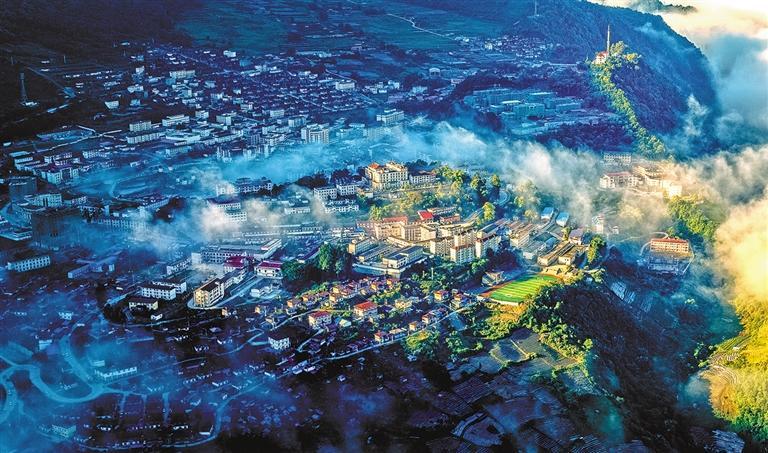 གཞུང་ལམ་ཤར་གཏོང་ཐུབ་པས་མེ་ཏོག་རྫོང་ལ་འཕོ་འགྱུར་ཆེན་པོ་བྱུང་བ།