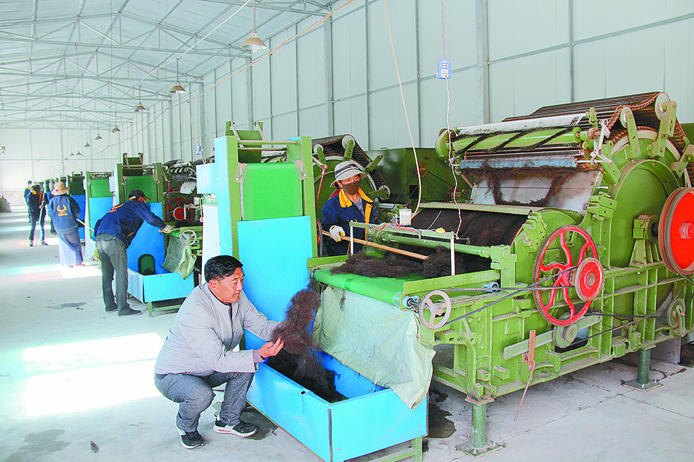 དཀར་མཛེས་རྫོང་གིས་དམངས་གཉེར་དཔལ་འབྱོར་སྐྱོན་བྲལ་གོང་དུ་འཕེལ་བར་བསྐུལ།