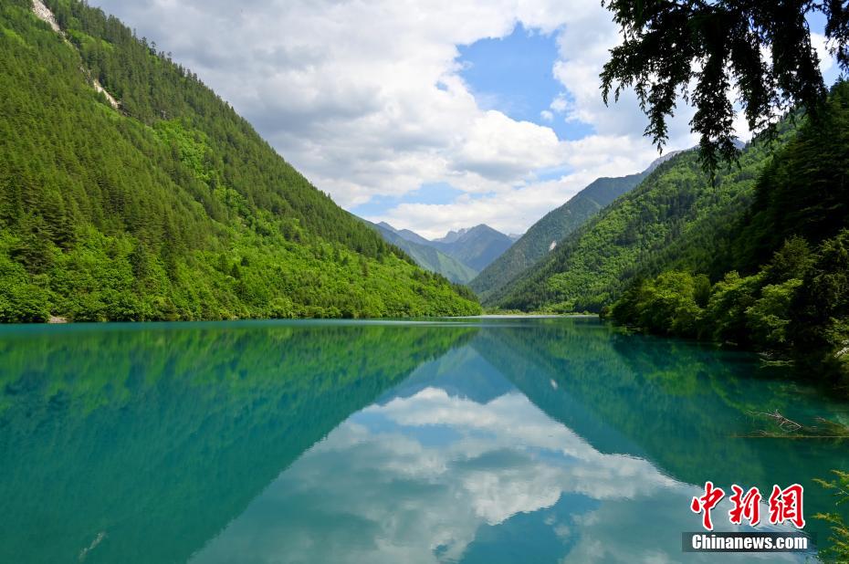 དབྱར་ཁའི་གཟི་ཚྭ་སྡེ་དགུའི་མཛེས་ཉམས།