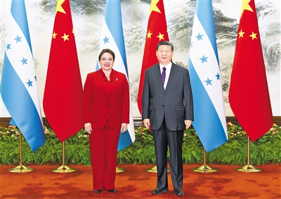 ཞི་ཅིན་ཕིང་གིས་ཧོང་ཏུ་ར་སིའི་ཙུང་ཐུང་ཁ་སི་ཐེ་ལུའོ་དང་གྲོས་མོལ་གནང་བ།