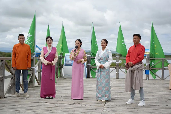 སེམས་ཁོང་གི་རྨ་ཆུའི་བཞུར་རྒྱུན་ཞེས་པའི་སི་ཁྲོན་སྙན་སྒྲོན་པའི་ཁོར་སྲུང་སྤྱི་ཕན་བྱེད་སྒོ་མཛོད་དགེ་རྫོང་དུ་མགོ་བརྩམས།