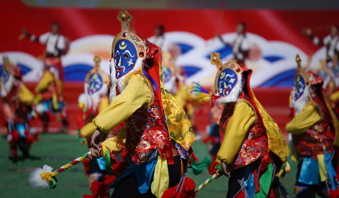 ༢༠༢༣ལོའི་སི་ཁྲོན་དཀར་མཛེས་རི་ཁུལ་རིག་གནས་ལྗོངས་རྒྱུ་དུས་ཆེན་གྱི་འགོ་ཚུགས་མཛད་སྒོ་དེ་དཀར་མཛེས་རྫོང་དུ་སྤེལ་བ།