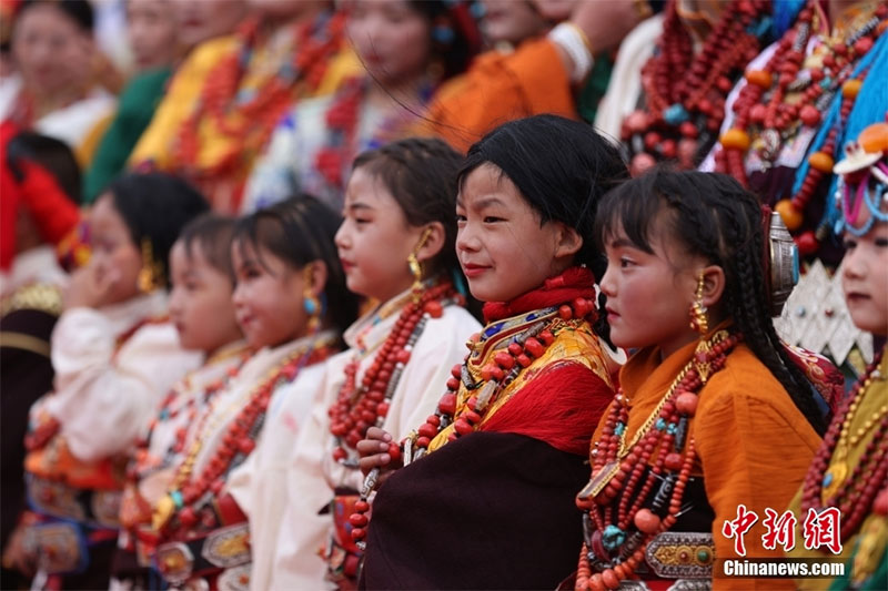 བོད་ཀྱི་སྲོལ་རྒྱུན་རྒྱན་གོས་ཀྱི་མཛེས་ཉམས། 
