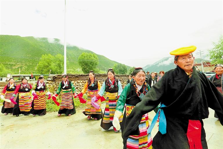 འོང་སྐོར་དགའ་སྤྲོའི་ངང་གཏོང་བ།