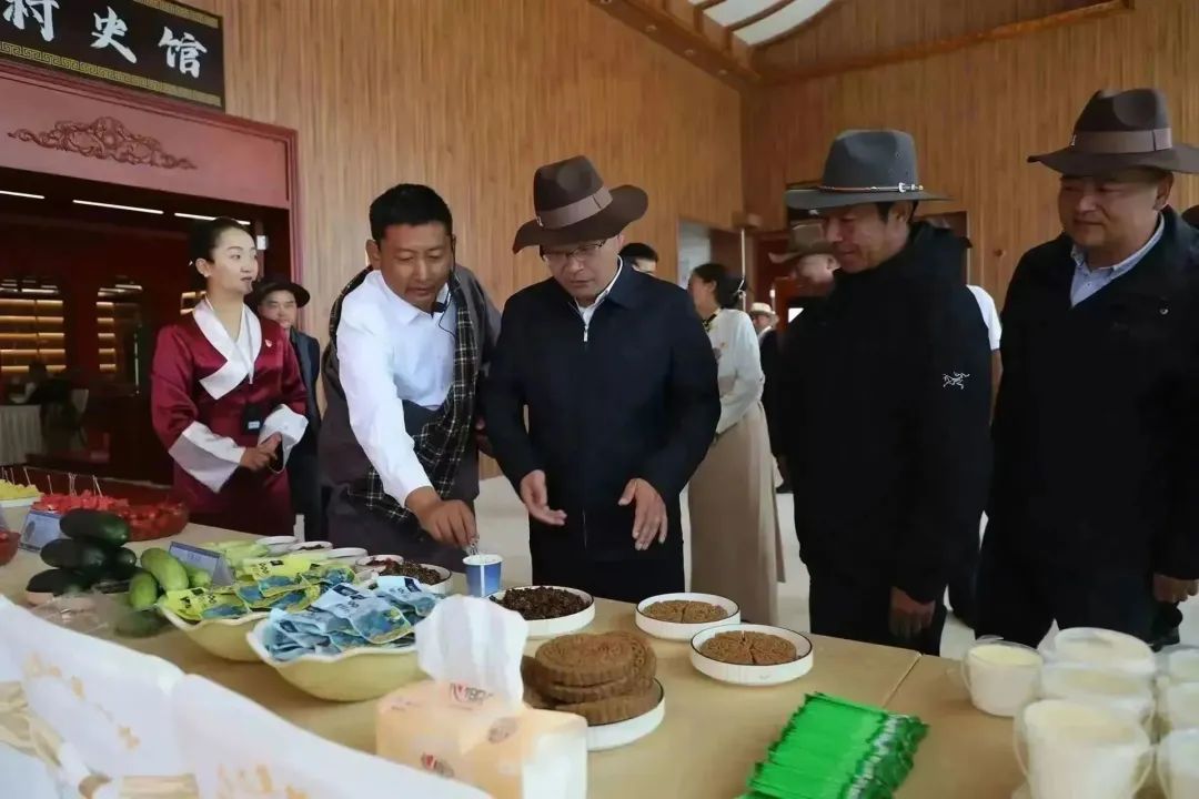 ཁུལ་ཡོངས་ཀྱི་ཁྱིམ་གཞིས་གསུམ་དཔེ་སྟོན་དམ་འཛིན་རྟེན་གཞིའི་ཡུལ་དངོས་ལྟ་སྦྱོང་བྱེད་སྒོ་མཛོད་དགེར་སྤེལ།