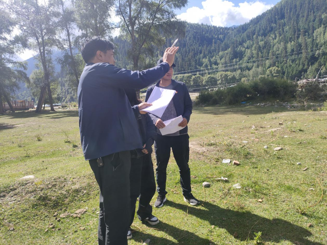 སེམས་ཤུགས་གཅིག་སྒྲིལ་གྱིས་མཛེས་ལྡན་ལྔའི་གྲོང་གསེབ་ལེགས་པོར་བསྐྲུན།