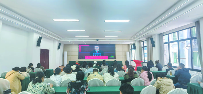 རྔ་བ་ཁུལ་གྱི་ལས་བྱེད་མང་ཚོགས་ཀྱིས་ཁུལ་བཙུགས་ནས་ལོ་ངོ་70ལོན་པར་རྟེན་འབྲེལ་ཞུ་བའི་ཚོགས་ཆེན་ལ་གསན་གཟིགས་བྱས།