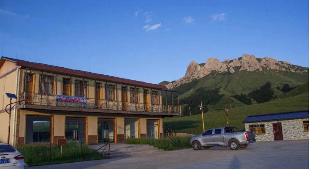 མཛོད་དགེ་རྫོང་བཞག་ལྡོམ་གྲོང་རྡལ་ཧོ་ཐ་གྲོང་སྡེའི་གཞི་རིམ་མང་ཚོགས་ཕྱུག་འགྱུར་གྱི་ལམ་བུར་བསྐྱོད་རོགས་བྱས།