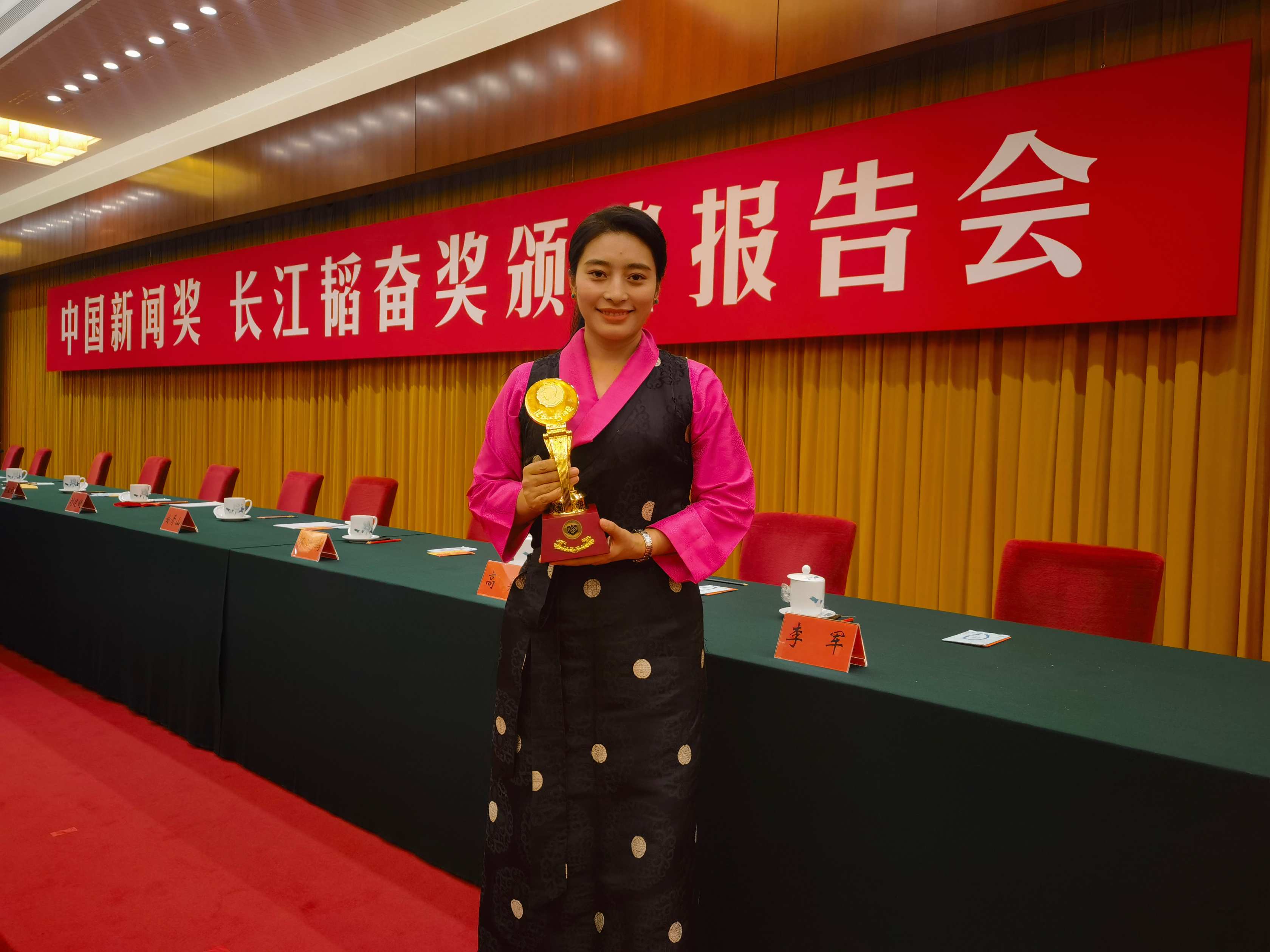 འཆི་མེད་དབང་མོ་ལ་གསར་འགྱུར་ལས་རིགས་ཀྱི་ཆེས་མཐོའི་བྱ་དགའ་ཐོབ།