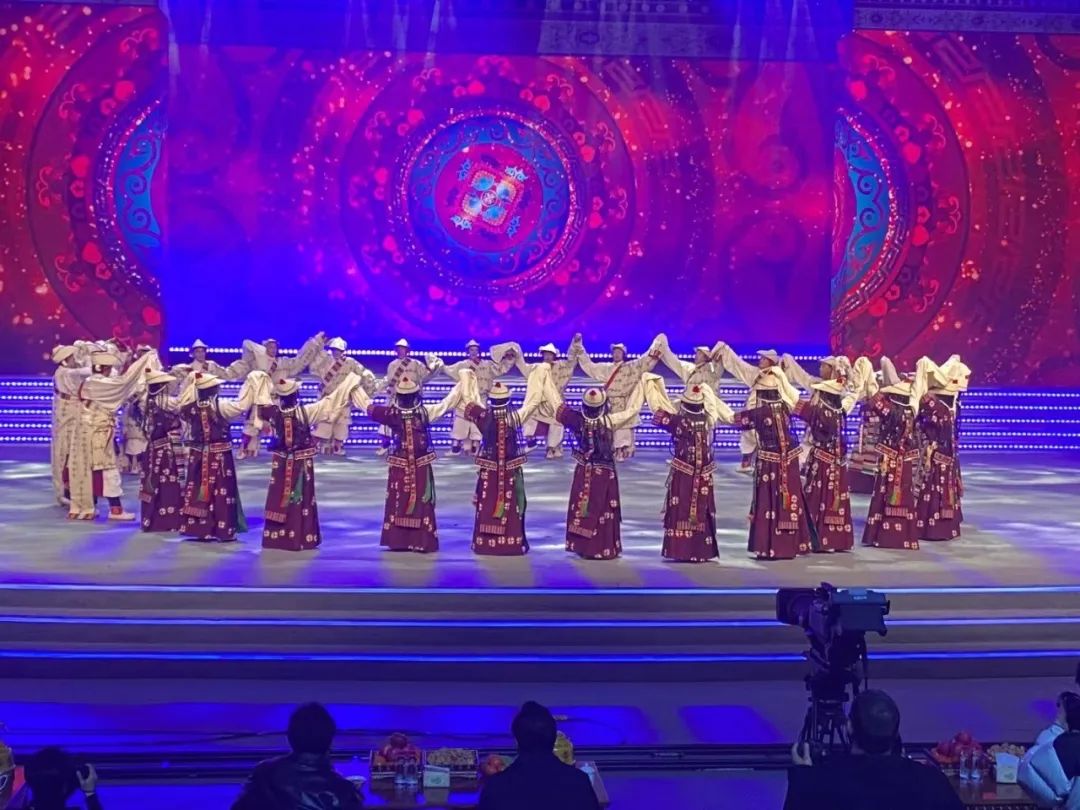 ཁམས་པའི་བརྙན་འཕྲིན་ཁང་གི་བོད་ཀྱི་ལོ་སར་སྤྲོ་ཚོགས་བརྙན་ཕབ་ལེགས་གྲུབ་བྱུང་།