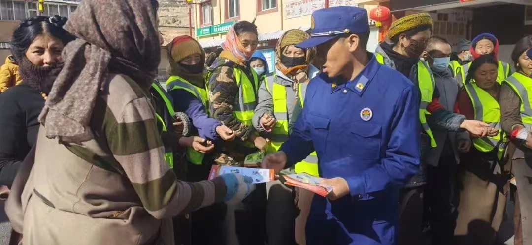 མཛོད་དགེ་རྫོང་རྐྱང་ཚ་ཡུལ་ཚོས་སྲིད་ཇུས་མང་པོ་མཉམ་སྤྱོད་ཀྱིས་དཔྱིད་གསར་དུས་ཆེན་རིང་གི་ནགས་ཚལ་དང་རྩྭ་ཐང་གི་མེ་གསོད་ལས་དོན་ལ་དམ་འཛིན་ཡག་པོ་བྱས། 