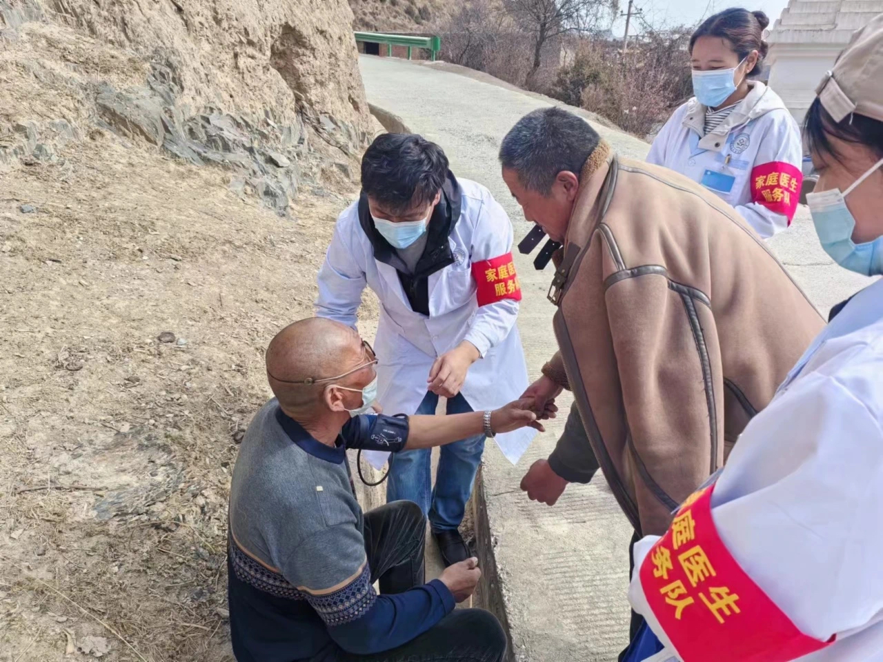 ཁྱད་ལྡན་རྗེས་འདེད་བཅར་འདྲིའི་ལས་སྒོ་སྤེལ་ནས་བདེ་ཐང་ཞབས་ཞུ་མཁོ་འདོན་བྱས། 