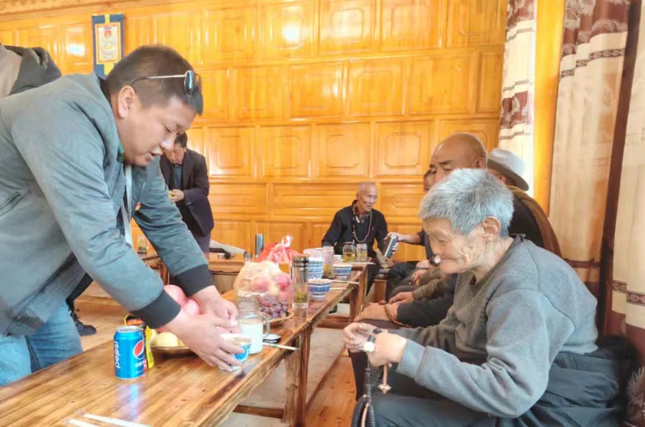 འབྲིང་བ་ཡུལ་ཚོས་ཏང་འཛུགས་སྐྱོང་ལ་སྣེ་ཁྲིད་ཀྱིས་དཔྱིད་ཀྱི་དྲོ་སྐྱིད་རོལ་བ།