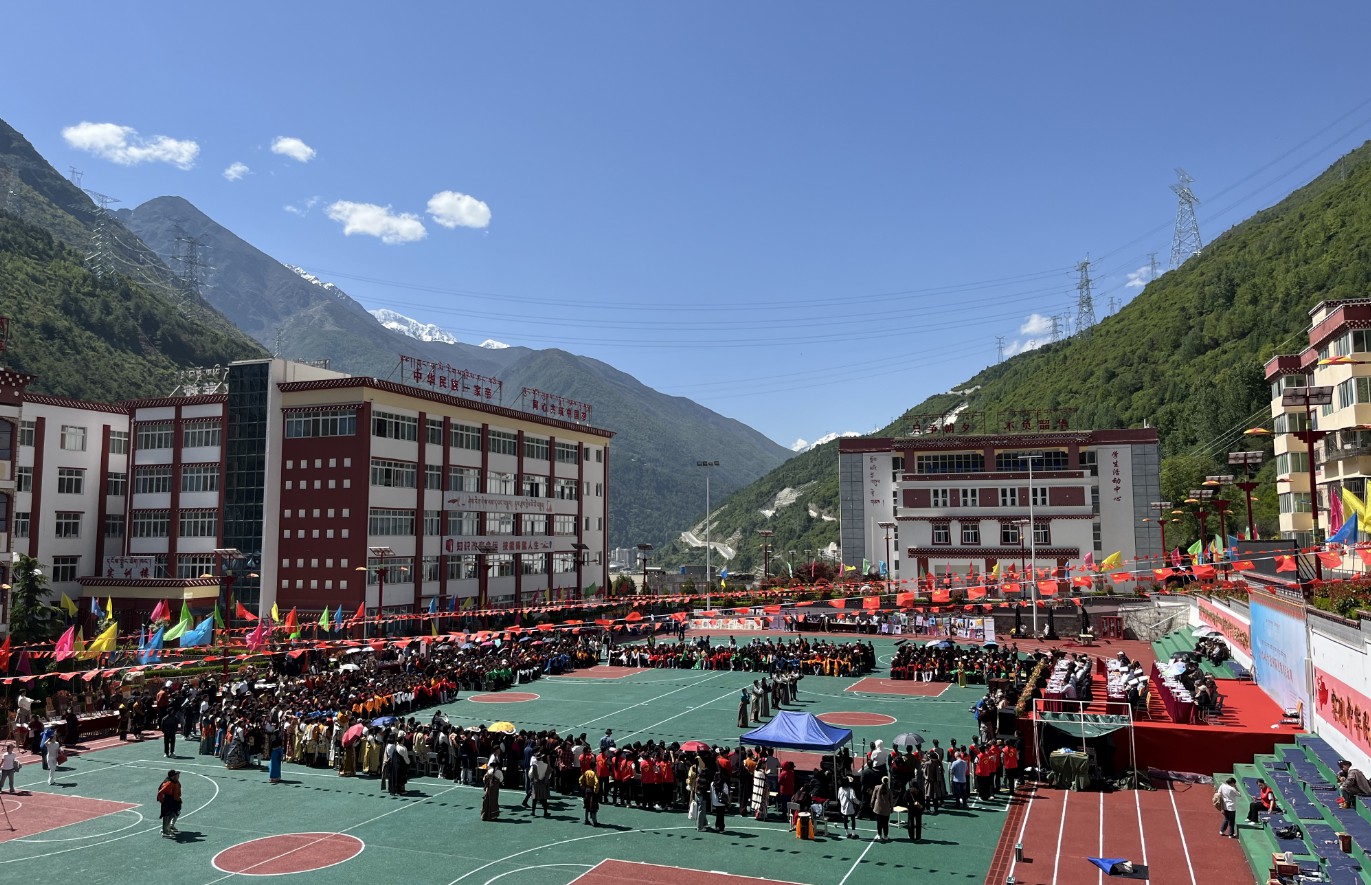 སི་ཁྲོན་ཞིང་ཆེན་བོད་ཡིག་སློབ་གྲྭ་རུ་འགྲེམས་སྟོན་ཆེན་པོ་འདི་སྤེལ།
