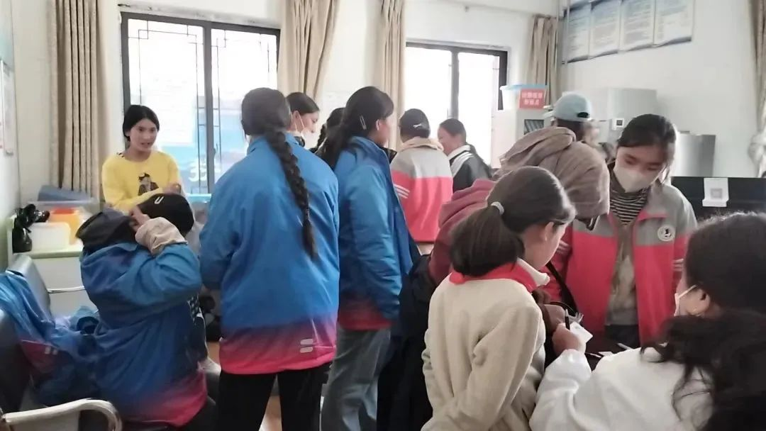 མཛོད་དགེ་རྫོང་ནོར་སྲིད་ཅུས་ཀྱིས་ལོ་ན་རན་པའི་བུ་མོ་རྣམས་ལ་རིན་མི་དགོས་པར་HPVརིམས་འགོག་སྨན་ཁབ་རྒྱག་པར་འགན་ལེན་བྱས།
