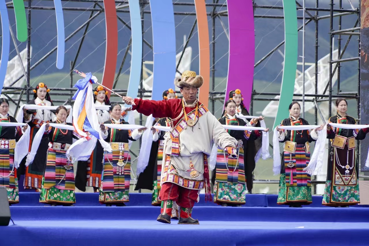དཀར་མཛེས་ཁུལ་འདབ་པ་རྫོང་གི་ཉི་སྟེང་དང་ཕན་རོགས། གནམ་རིག་བཅས་ཀྱི་རིག་གནས་ཡུལ་སྐོར་བྱེད་སྒོ་སྤེལ་འགོ་ཚུགས།
