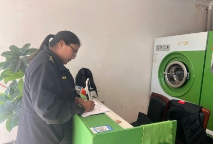 མཛོད་དགེ་རྫོང་ཁྲོམ་རའི་ལྟ་སྐུལ་དོ་དམ་ཅུས་ཀྱིས་སྐམ་འཁྲུད་དང་བརྡ་ཁྱབ་ལས་རིགས་ལ་ཞིབ་བཤེར་བྱས།