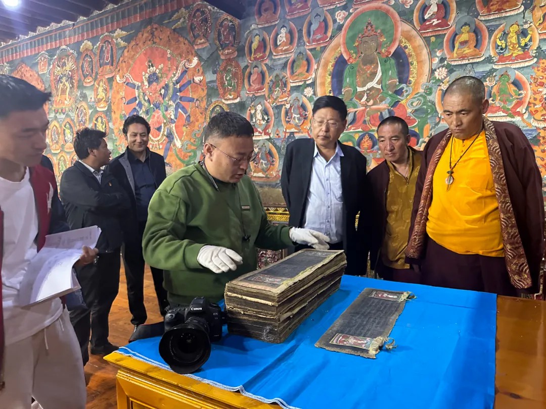 དཀར་མཛེས་ཁུལ་ལྷོ་རྒྱུད་ཀྱི་རྫོང་ཁག་དྲུག་གི་བོད་ཡིག་དཔེ་རྙིང་སྲུང་སྐྱོང་བྱས་ཚུལ།