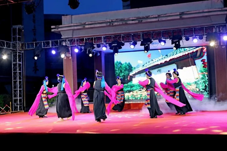 ཁྲེང་ཏུའུ་ནས་ཟླ་མཆོད་དུས་ཆེན་བསུ་བའི་བྱེད་སྒོ་འདི་འདྲ་ཞིག་སྤེལ་ཡོད། 