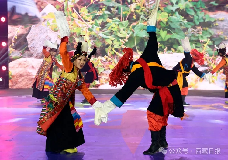 བོད་རང་སྐྱོང་ལྗོངས་ཀྱི་ལུས་སྦྱོང་སྒོར་གཞས་འགྲན་བསྡུར་ཆེན་མོ་བོད་ལྗོངས་ལུས་རྩལ་ཁང་དུ་སྤེལ་བ་རེད།